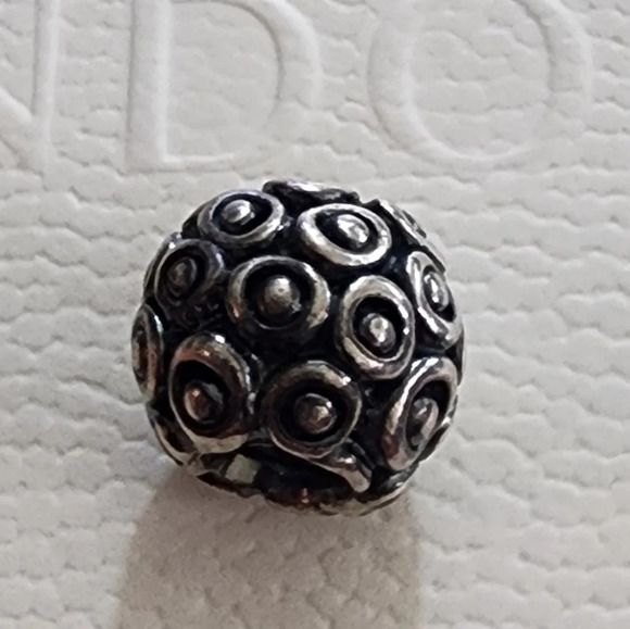 Pandora Celebration Charm - Picture 5 of 8